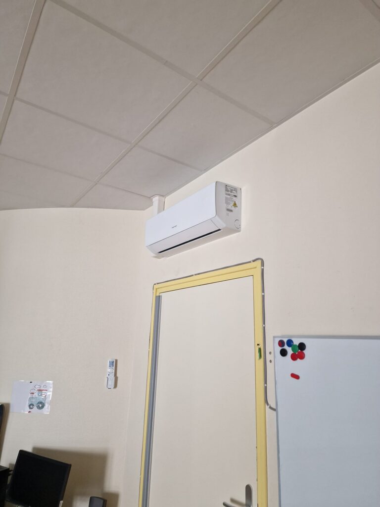 Climatisation d'une classe de l'école d'Aigues Vives